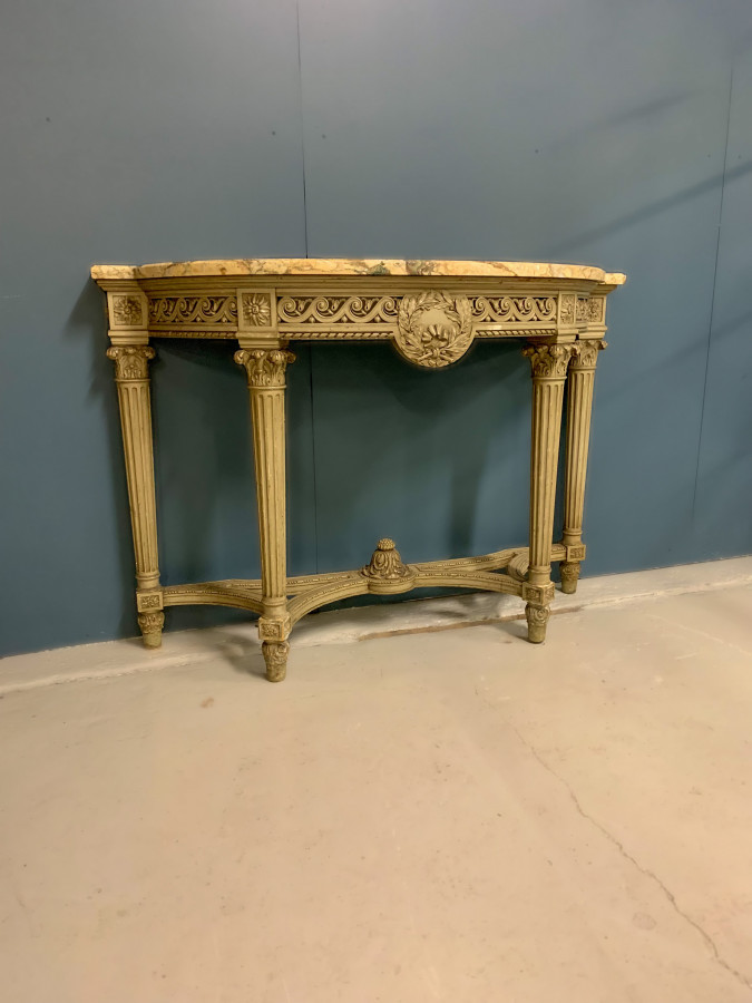 Jolie console de style Louis XVI