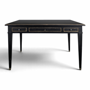 Grand bureau plat de style Louis XVI laqué noir et rechampi or