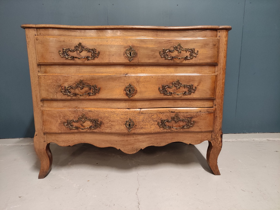 Commode d'époque Louis XV en noyer