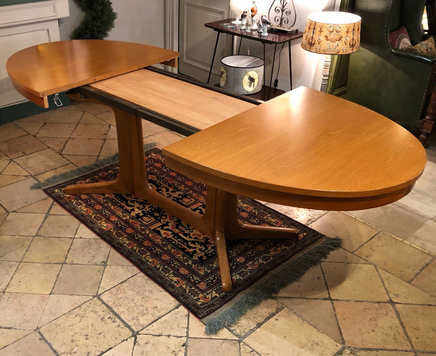 Belle table ronde Baumann