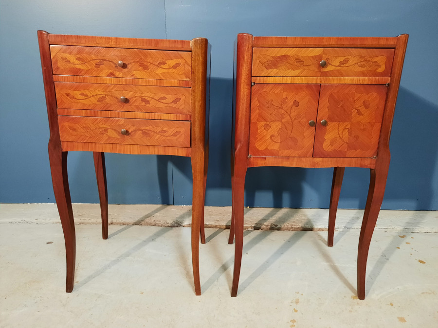 Paire de chevets de style Louis XV en marqueterie