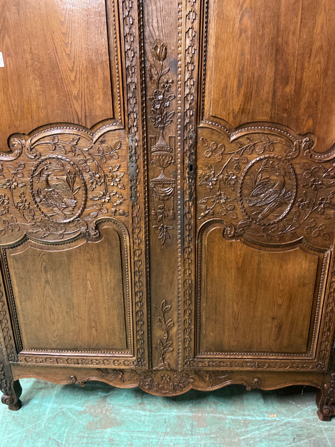 Très belle armoire normande en chêne