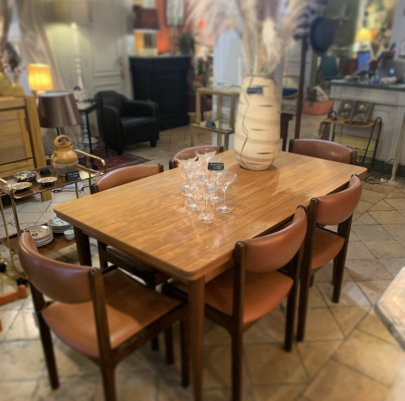 Belle table de salle à manger scandinave
