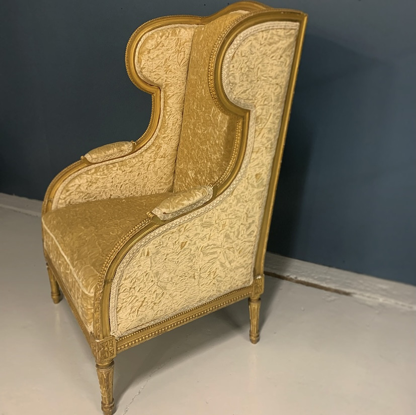 Superbe fauteuil en bois doré