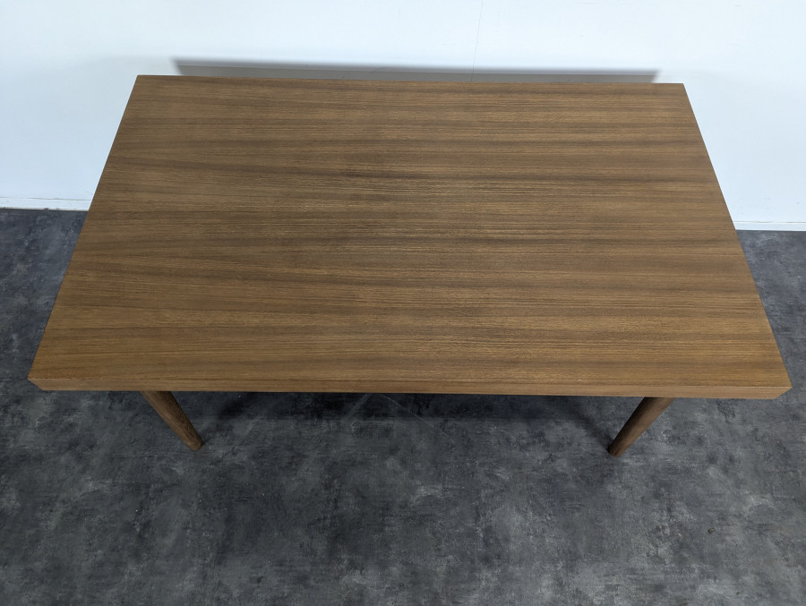Table moderniste en teck avec 2 allonges