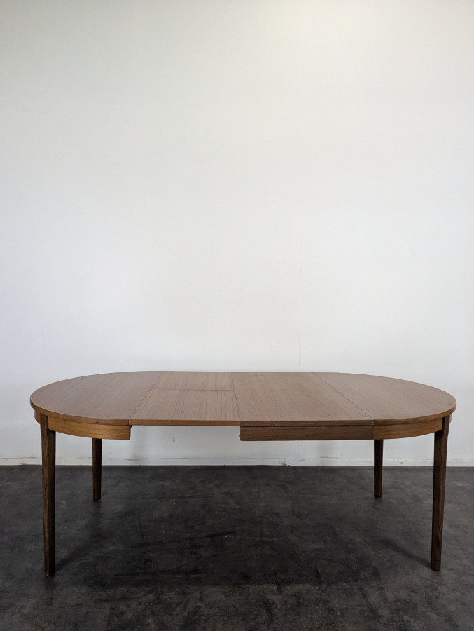 Table scandinave en teck