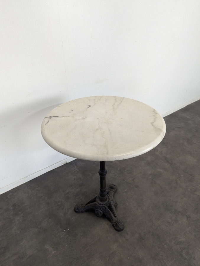 Table de bistro en marbre