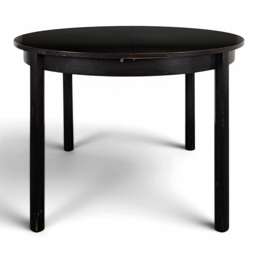 Table moderne teinté noir en chêne