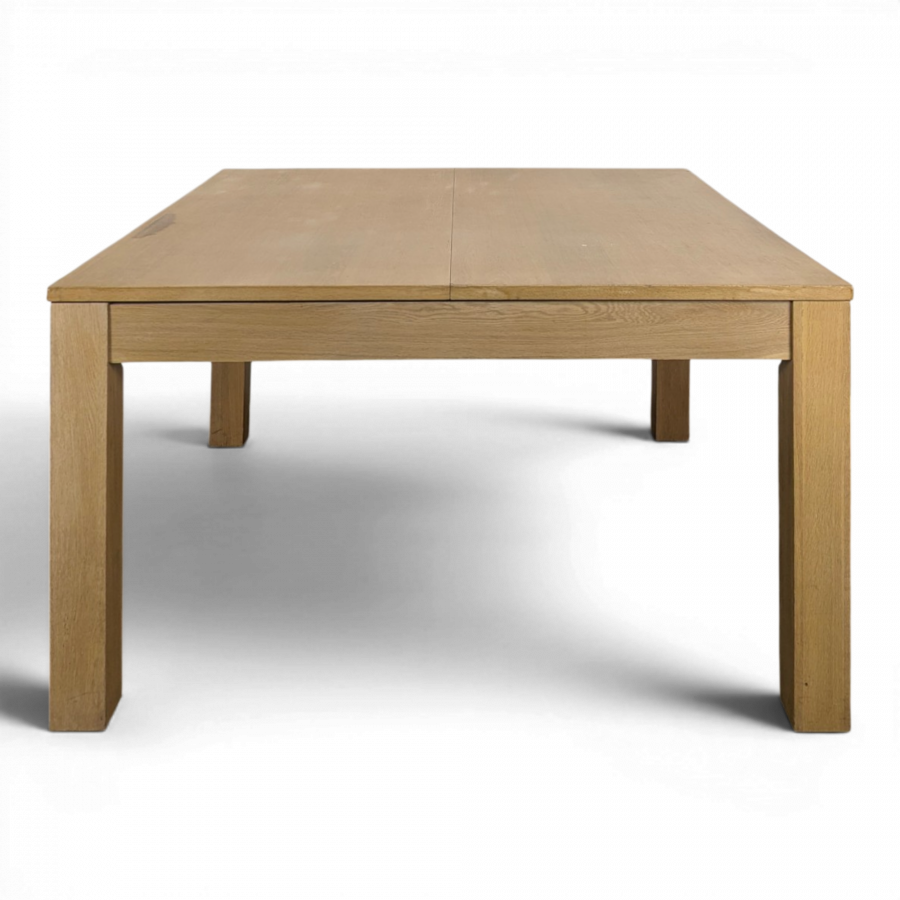 Grande table moderne carrée
