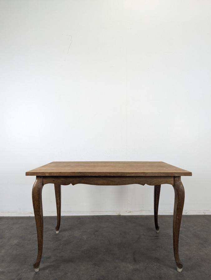 Table de style régence en chêne