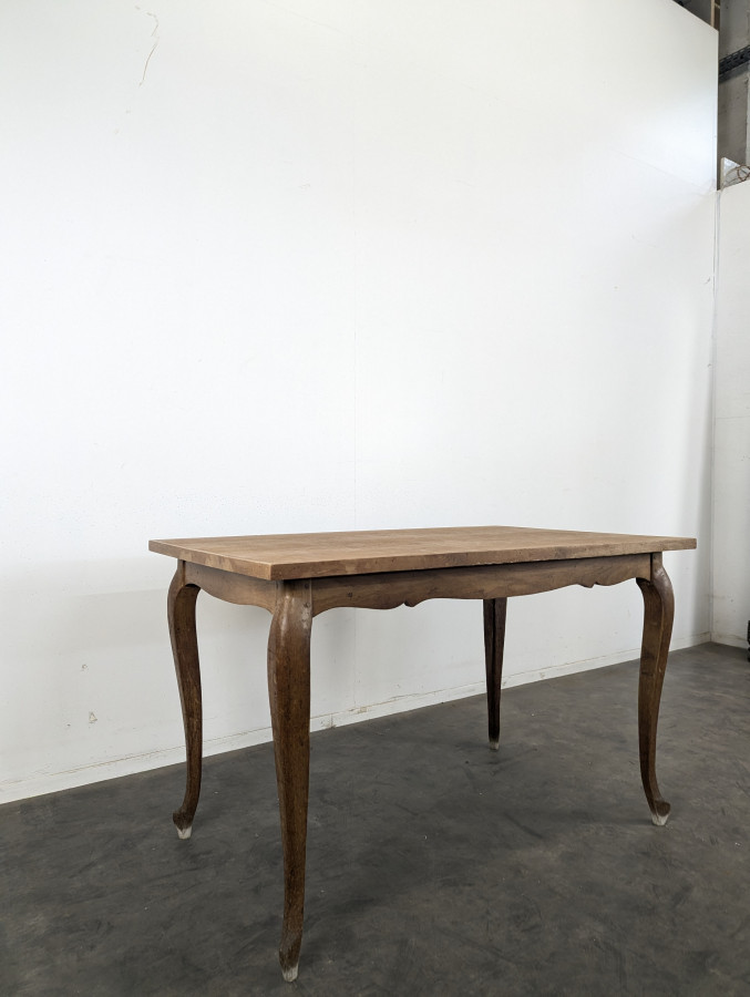 Table de style régence en chêne