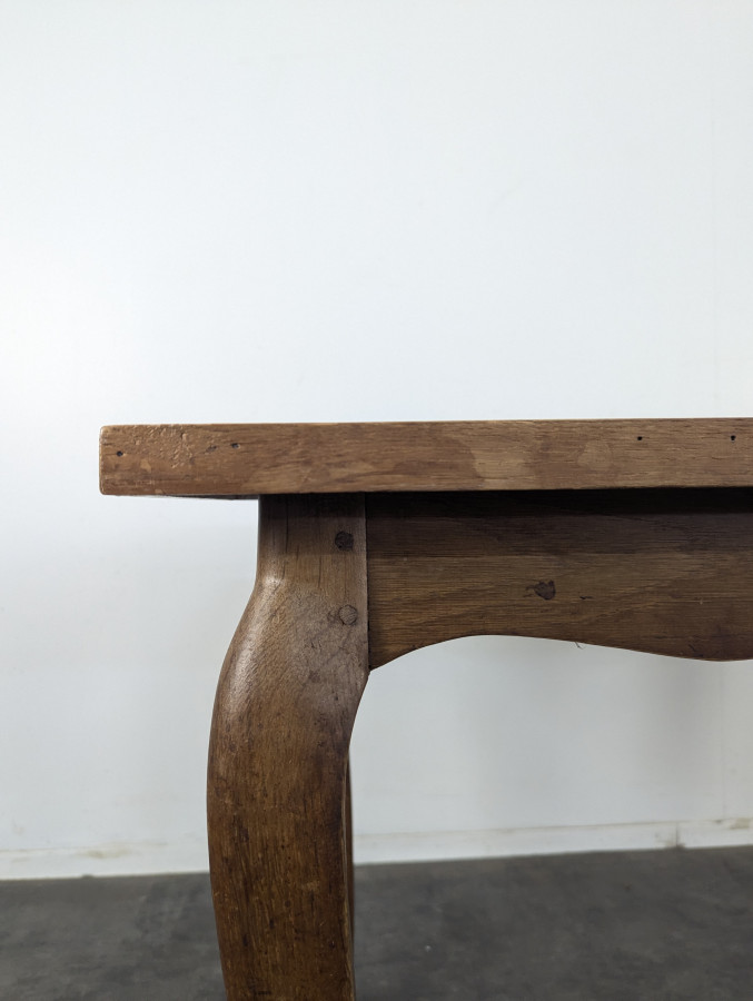 Table de style régence en chêne
