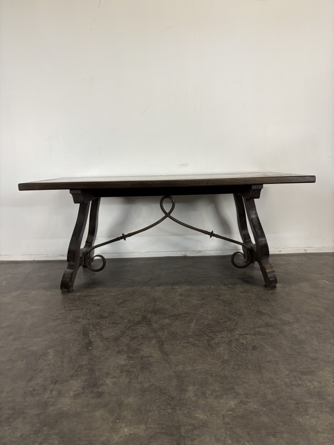 Table de style espagnol en chêne et fer forgé
