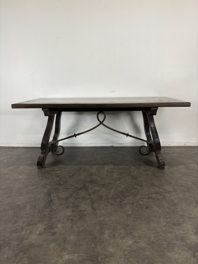 Table de style espagnol en chêne et fer forgé