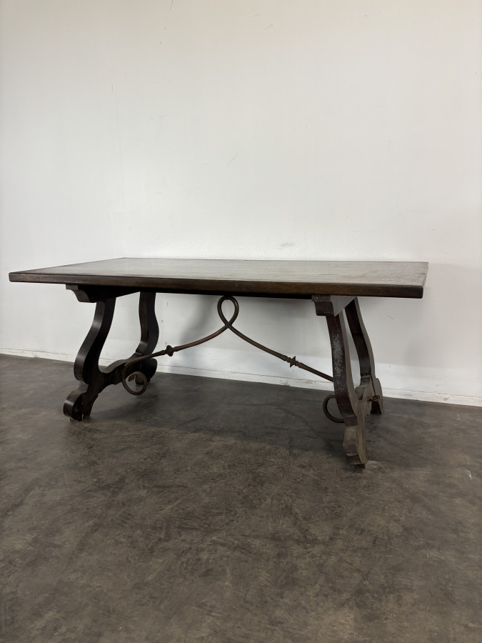 Table de style espagnol en chêne et fer forgé