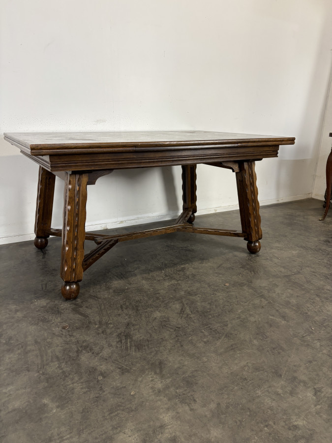Table à rallonges à l'italienne en chêne années 40