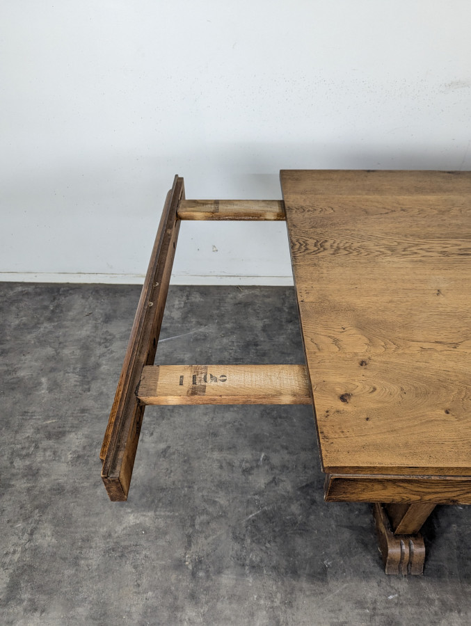 Table de salle à manger Art Déco en chêne dans le goût de Dudouyt
