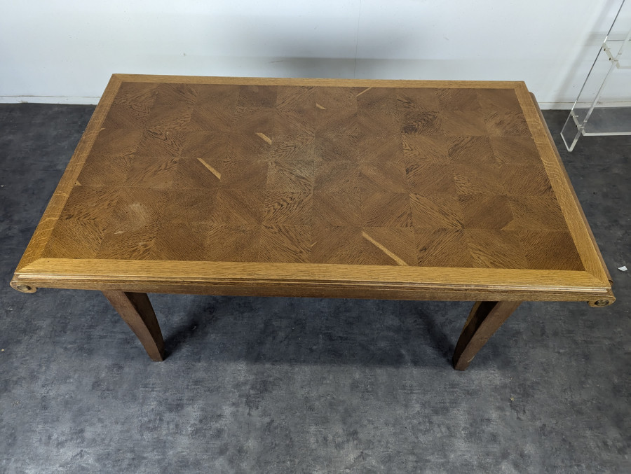 Table à rallonges années 40 en chêne à plateau marqueté de cubes