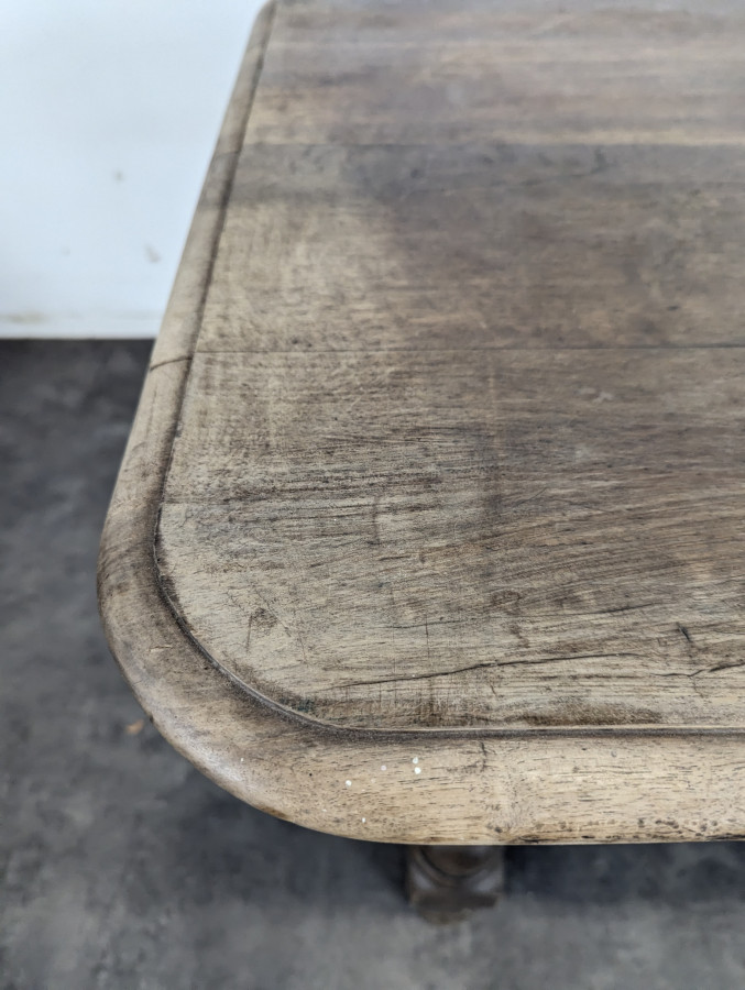 Table Louis XIII en chêne à pieds balustres et entretoise en H