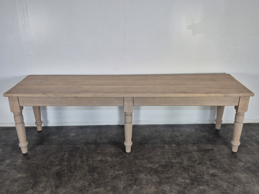 Grande table de communauté décapée à six pieds tournés