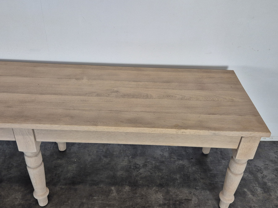 Grande table de communauté décapée à six pieds tournés