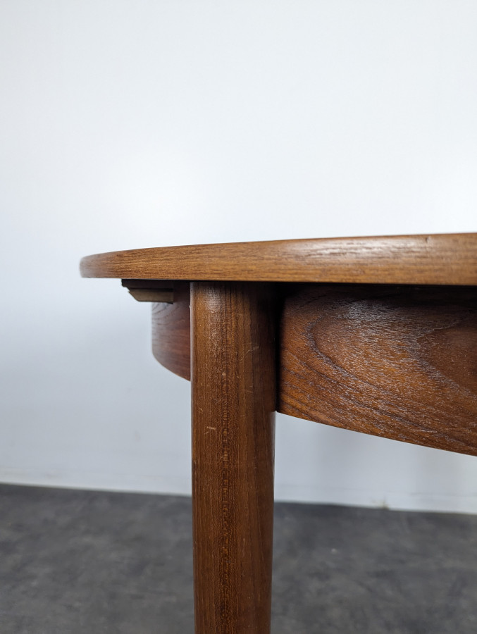Table ronde extensible en noyer
