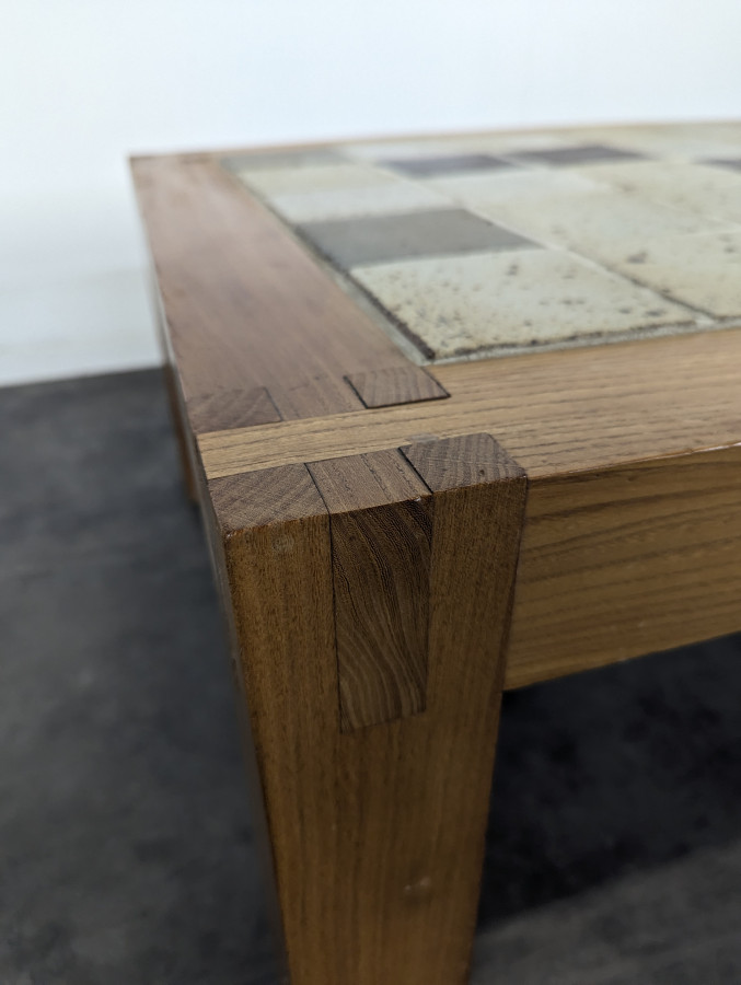 Table basse Maison Regain en orme massif et grés ceram