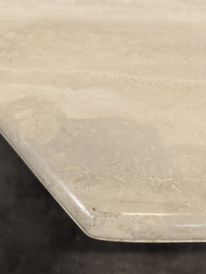 Table basse en travertin design italien des années 80