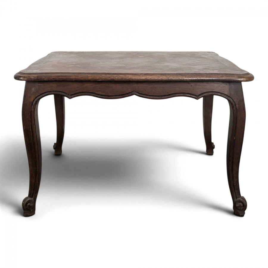 Table basse de style Louis XV en chêne à plateau parqueté