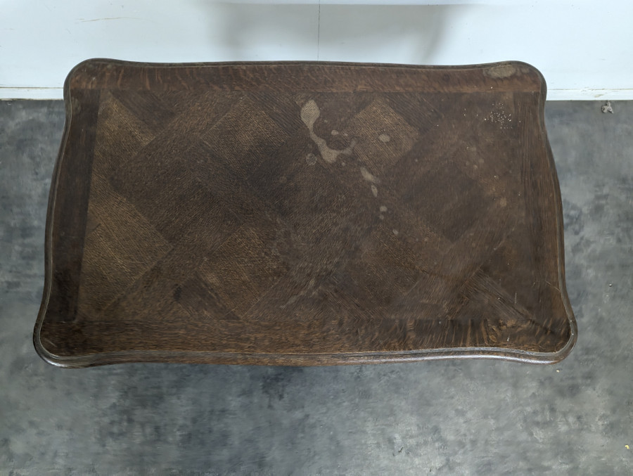 Table basse de style Louis XV en chêne à plateau parqueté