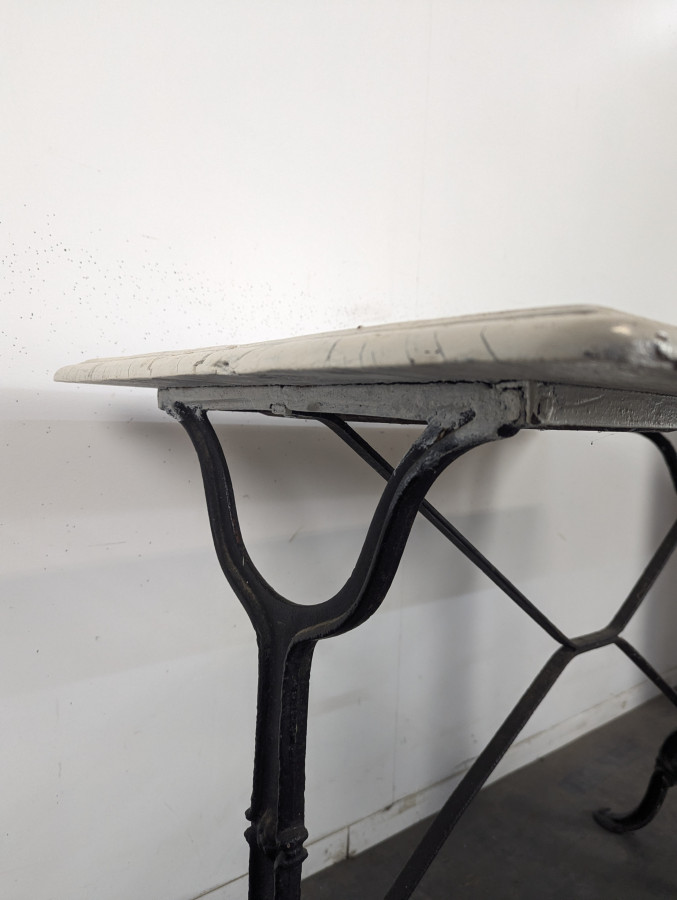 Table de bistrot en bois