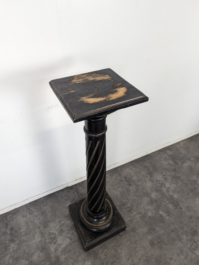 Sellette Napoléon III en bois noirci à fût torsadé