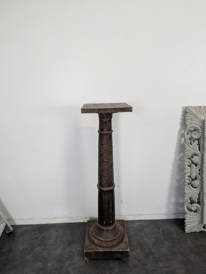 Sellette colonne cannelée en chêne à plateau carré