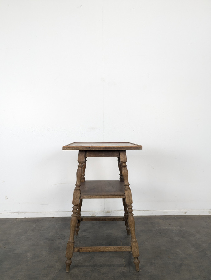 Table haute rustique en chêne à pieds tournés