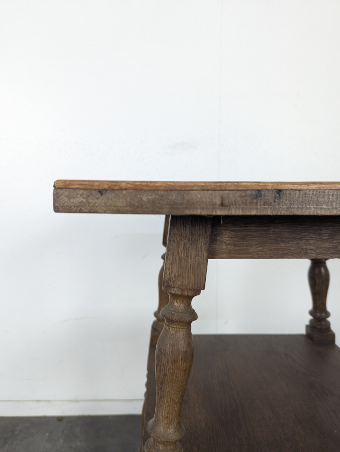 Table haute rustique en chêne à pieds tournés