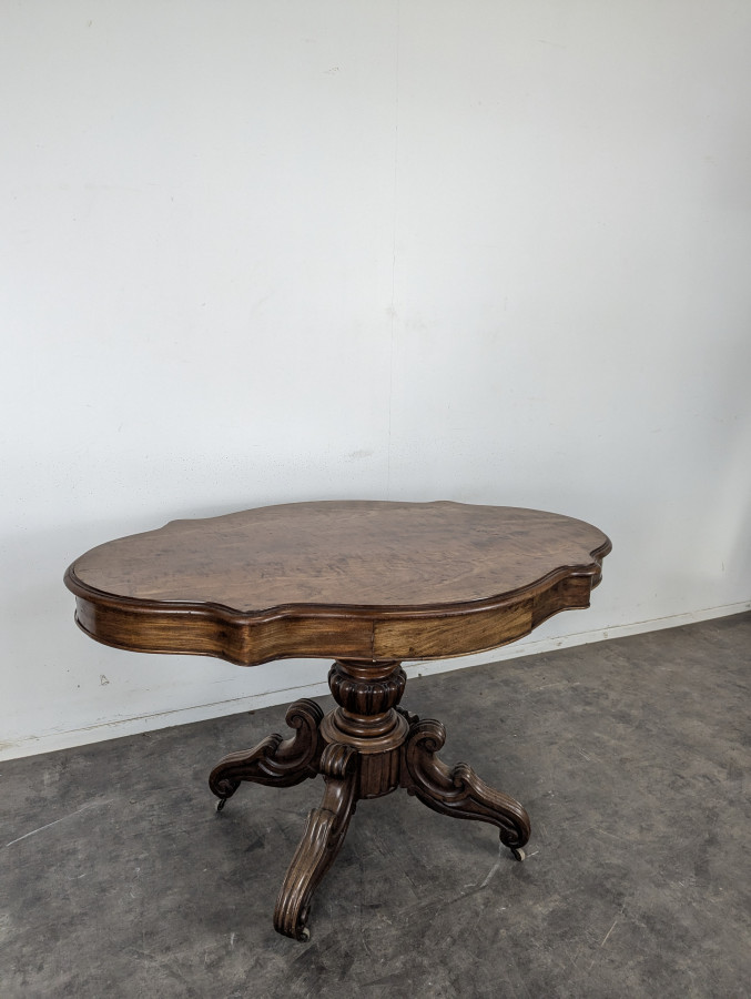 Table violonée Louis-Philippe en noyer à pied central