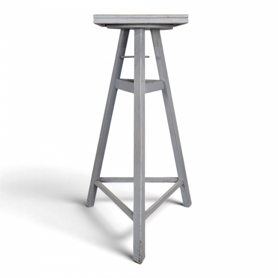 Sellette de sculpteur tripode en bois peint gris à plateau tournant