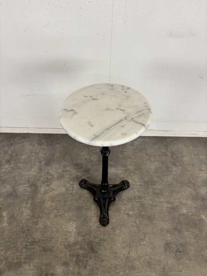 Série de 3 tables d'appoint porte-bouteilles de bistrot en fonte et marbre