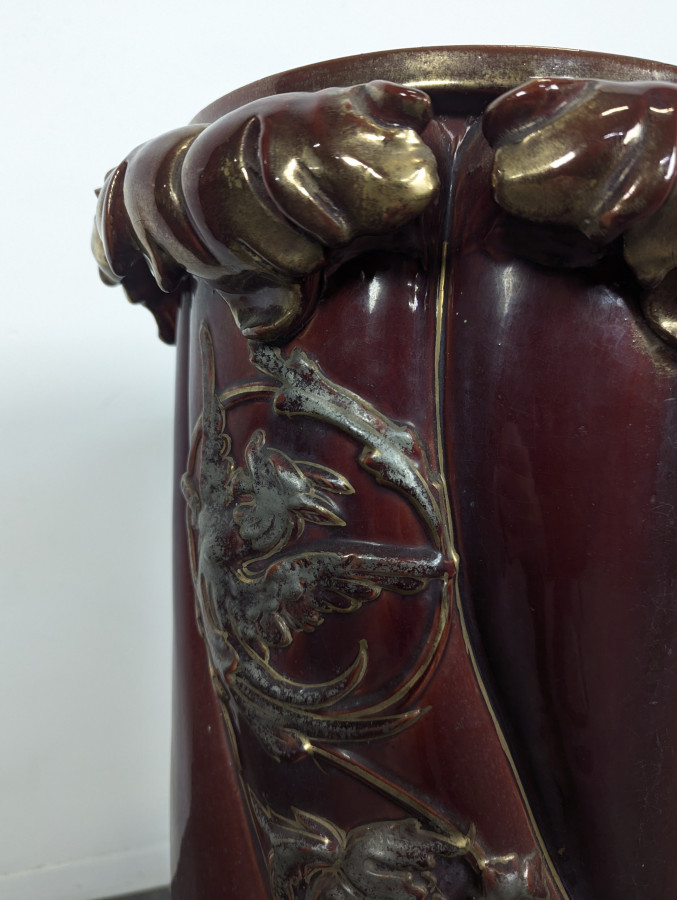 Colonne sellette en céramique émaillée bordeaux et or